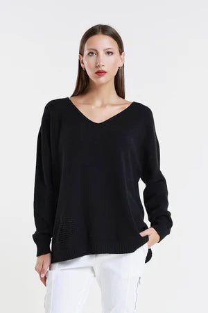CALLIE SERIOUSLY SOFT LS V-NECK HEART SWEATER
