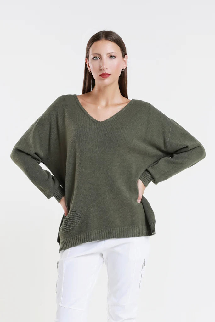 CALLIE SERIOUSLY SOFT LS V-NECK HEART SWEATER