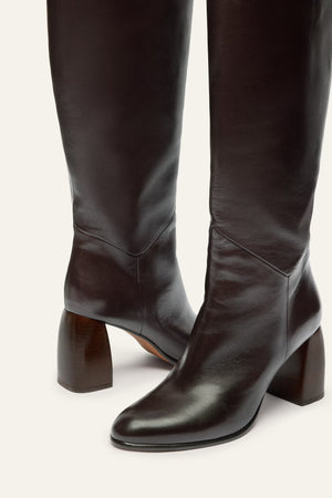 COLUSA HIGH HEELED BOOTS