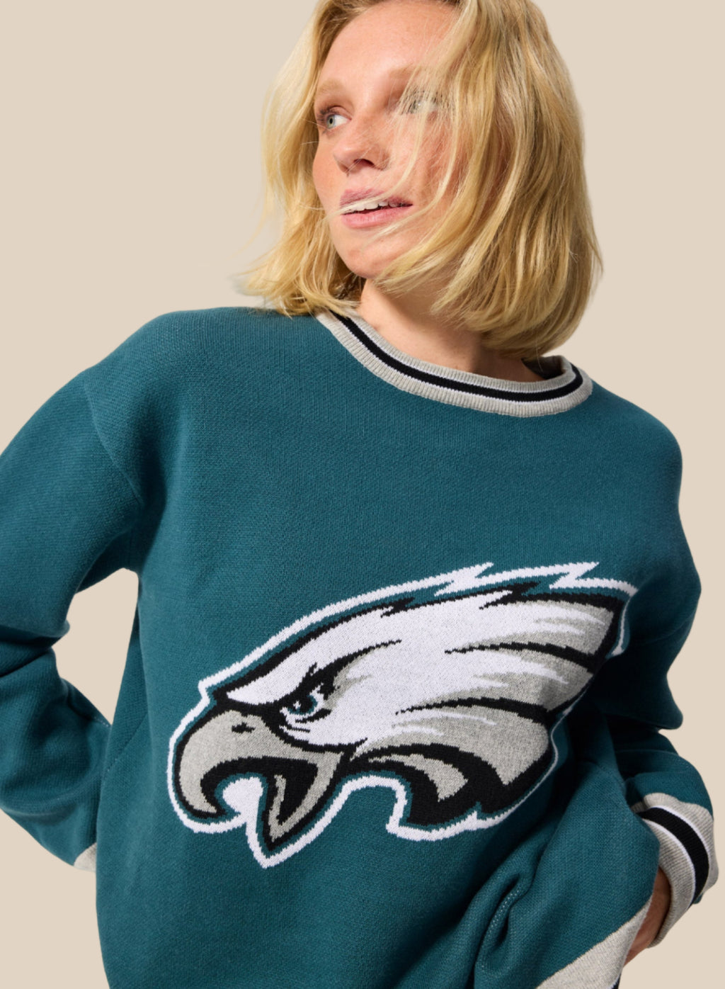 EAGLES LOGO SWEATER